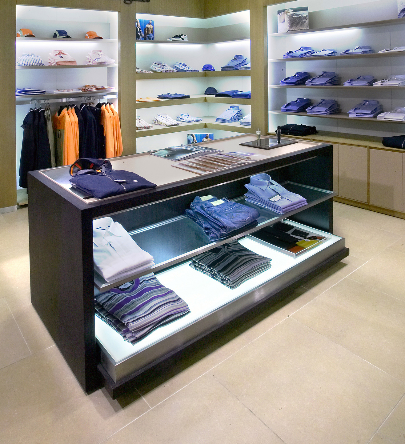 fotografia realizzata per promuovere gli spazi di un negozio di abbigliamento